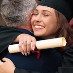 Anello quadrato personalizzato con zircone e testo inciso Regalo di completamento per i laureati della classe 2025