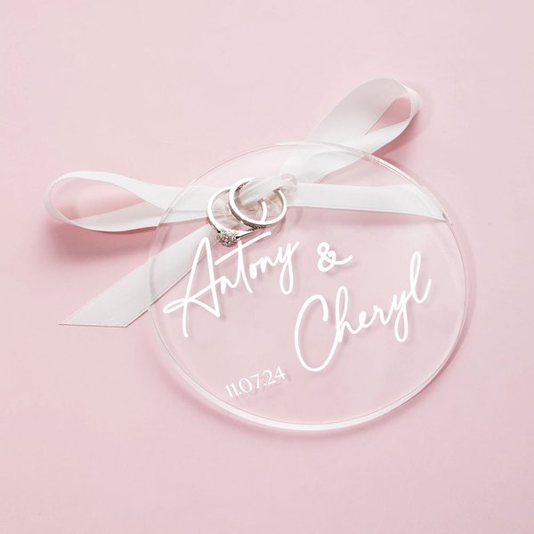 Personalisierte klare Acryl Hochzeit Ring Halter Platte mit Band und eingraviertem Namen Datum Ort Verlobung Hochzeit Geschenk für Paar