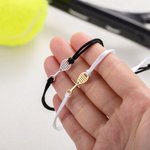 Bracelet Personnalisé avec Initiale Gravée Bracelet avec Corde Réglable et Breloque de Raquette Tennis Cadeau Anniversaire pour Amoureux de Tennis