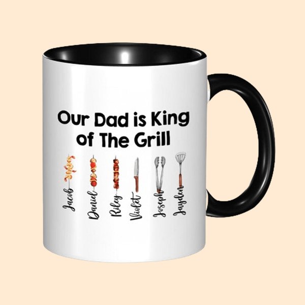 Gepersonaliseerde King of The Grill BBQ Thema 11oz Keramische Mok met 1-12 Namen Grappig Vaderdag Verjaardagscadeau voor Papa Opa
