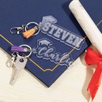 Porte-clés en Acrylique Personnalisé avec Nom et Frange Classe de 2024 Cadeau de Fin d'Études pour les Diplômés