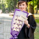 Personalized Cute Stuffed Flower Plush Bear Ribbon Bow Bouquet with Gift Box and Greeting Card Class of 2025 Graduation Party Gift for Graduates