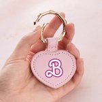 Personalizzato Pink Doll Font Forte fermaglio magnetico in pelle a forma di cuore con iniziali Set di 2 accessori da viaggio regalo per ragazze donne
