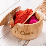 Personalisierte handgefertigte hölzerne Häkeln Stricken Garn Schüssel mit Deckel und eingravierten Namen Geschenk für Mama Oma Craft Lovers