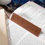 Segnalibro personalizzato in pelle vegana con nome, costellazione, stella, fiore di nascita, compleanno, regalo bibliotecario per un amico amante dei 