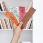 Segnalibro personalizzato in pelle vegana con nome, costellazione, stella, fiore di nascita, compleanno, regalo bibliotecario per un amico amante dei 