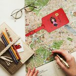 Personalisierte Multicolor Cartoon Frauen Mädchen Geburt Blume PU Leder Gepäckanhänger mit Namen Reisezubehör Geburtstag Geschenk für sie