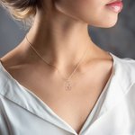 Collier Minimaliste en Silhouette de Chat Personnalisé avec Pierre de Naissance Cadeau d'Anniversaire pour Amoureux des Animaux de Compagnie