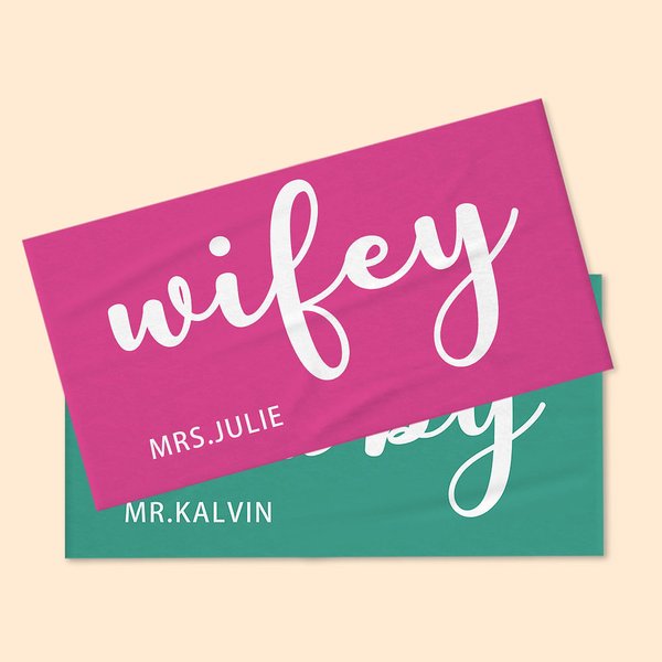 Personalisierte Wifey Hubby Super saugfähige schnell trocknende Strand Handtuch mit Namen Satz von 2 Multicolor verfügbar Flitterwochen Sommer Urlaub 