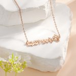 Personligt läckert hebreiskt namnhalsband med födelseblomma Födelsedag judisk Bat Mitzvah-gåva för kvinnor