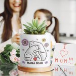 Personalised 3D-effect Bear Hug Plant Pot with 2-9 Names and Bamboo Base Father's Day Mother's Day Gift for Family