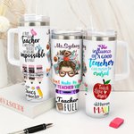 Cadeau personnalisé pour la journée de l'enseignant - Stylo pomme, règle et texte en vedette - Tumbler 40oz avec couvercle et paille