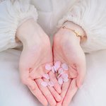 Gepersonaliseerde sierlijke kruis armband met geboortesteen verjaardagscadeau voor christelijke vrouwen