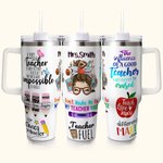 Cadeau personnalisé pour la journée de l'enseignant - Stylo pomme, règle et texte en vedette - Tumbler 40oz avec couvercle et paille