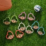 Henkilökohtainen puinen ontto sydämen muotoinen jalkapallo korvakorut teksti Game Day Team lahja naisille tytöille jalkapallofanit