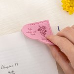Libro de nacimiento personalizado en forma de corazón Flor Marcapáginas de piel con nombre y texto Cumpleaños Graduación Regalo para amante de los lib