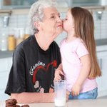 Personalizada Abuela Corazón Sudadera Paw Prints Cuello redondo Camiseta Sudadera con 1-10 Nombres de niños Cumpleaños Día de la Madre Regalo para ell