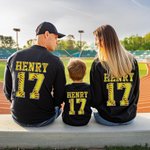 Personalisierte Softball Thema Kinder Erwachsene Sweatshirt mit Namen und Nummer Softball Spiel Geburtstagsgeschenk für Softball Sportliebhaber