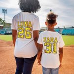 Personalisierte Softball 100% Baumwolle Kinder Erwachsene T-Shirt mit Namen und Nummer Geburtstag Geschenk für Softball Sportliebhaber