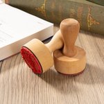 Tampon Caoutchouc à Poignée de Bois Personnalisé avec Fleur de Naissance et Nom Gravés Cadeau Anniversaire pour Bibliothécaire Amoureux de Lecture