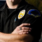 Anello personalizzato con pietra preziosa e testo inciso per le forze dell'ordine, regalo di laurea e apprezzamento per il poliziotto