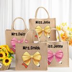 Matita personalizzata Coquette Bow Jute Tote Bag con nome Accessorio da viaggio di grande capacità Regalo di apprezzamento per il giorno dell'insegnan