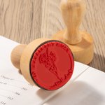 Tampon Caoutchouc à Poignée de Bois Personnalisé avec Fleur de Naissance et Nom Gravés Cadeau Anniversaire pour Bibliothécaire Amoureux de Lecture