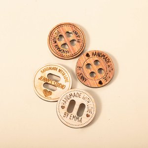 Bottoni di legno personalizzati fatti a mano con amore Set di 10 etichette per abbigliamento Regalo per la mamma, la nonna, gli amanti del lavoro a maglia e dell'uncinetto