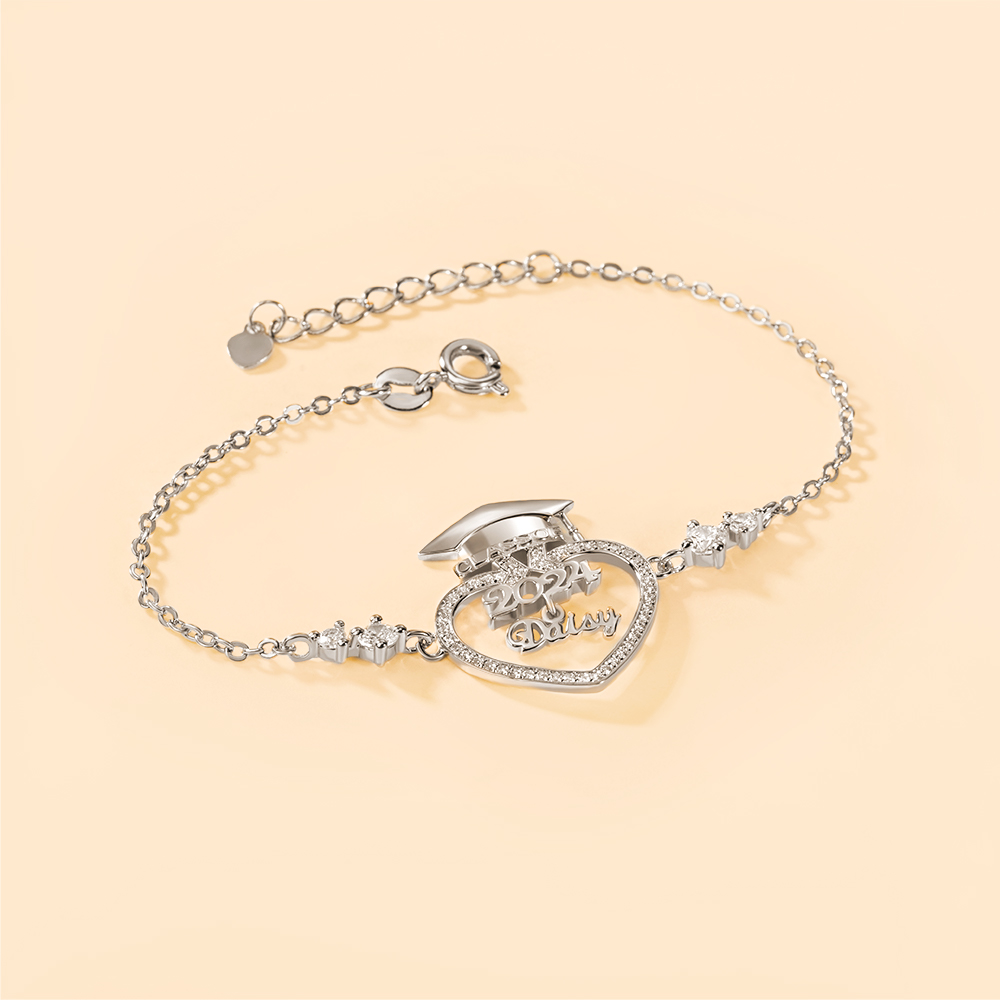 Bracelet en Zircon Personnalisé avec Nom pour la Promotion 2024 Cadeau de Fin d'Études pour Femme