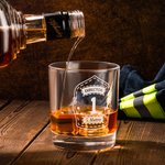 Gepersonaliseerd gegraveerd brandweerhelmschild 10oz whiskyglas met rangnummer en tekst verjaardagscadeau voor brandweerman