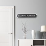 Personlig gatuskylt i vintageakryl med text Verkstad Vägg Trädgårdsinredning Grattis Present till familj och vänner