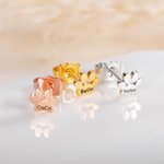 Personalizado lindo Paw Print Unisex Stud Pendientes con nombre grabado Cumpleaños Memorial Gift for Pet Lovers