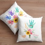 Funda de almohada personalizada con 1 o 8 nombres y un bouquet floral de huellas de manos Regalo de cumpleaños para mamá