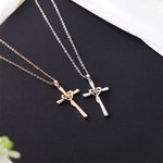 Gepersonaliseerde hart kruis ketting met geboortesteen Minimalistische christelijke sieraden religieuze verjaardagscadeau voor haar