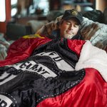 Personalisierte Feuerwehrhelm Schild Malteserkreuz Design Feuerwehrmann weiche Decke mit Text Geburtstag Anerkennung Geschenk für Feuerwehrleute werfe