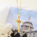 Gepersonaliseerde hart kruis ketting met geboortesteen Minimalistische christelijke sieraden religieuze verjaardagscadeau voor haar