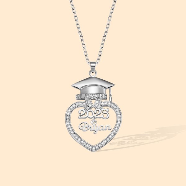 Collier de Zircon en forme de coeur personnalisé avec le nom de la classe 2024 Cadeau de fin d'études pour elle