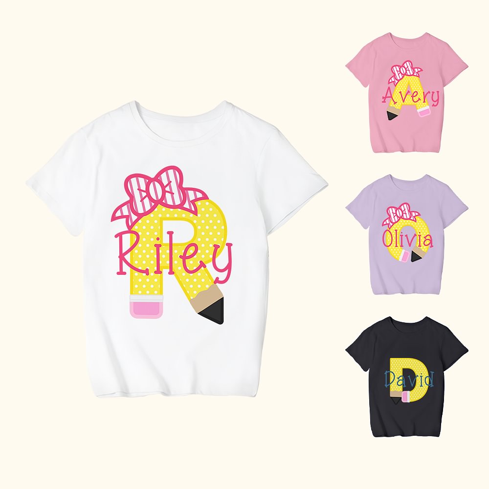 T-shirt de l'Enfant 100% Coton Personnalisé avec Initiale et Nom Style Nœud Crayon Cadeau Rentrée Scolaire pour Garçon Fille