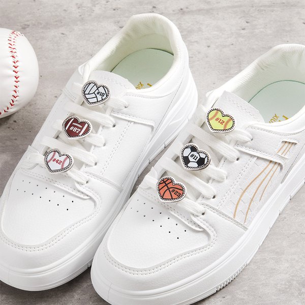 Personalisierte Basketball Fußball Softball Baseball Sport Herz Schuhe Charms mit Nummer Satz von 2 Game Day Geschenk für Sportliebhaber