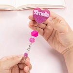 Personalisierte Hot Pink Doll Beaded Glitter Heart Acryl einziehbare Badge Reel mit Namen Geburtstag Krankenschwester Woche Geschenk für Krankenschwes