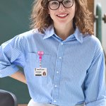 Personalisierte Hot Pink Doll Beaded Glitter Heart Acryl einziehbare Badge Reel mit Namen Geburtstag Krankenschwester Woche Geschenk für Krankenschwes