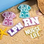 Personalisierte Glitter Krankenschwester Uniform Acryl Schaltfläche Charme Zubehör für Bogg Krankenschwester Woche Danke Geschenk für Pflegekräfte