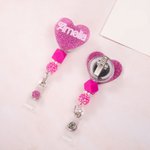 Personalisierte Hot Pink Doll Beaded Glitter Heart Acryl einziehbare Badge Reel mit Namen Geburtstag Krankenschwester Woche Geschenk für Krankenschwes