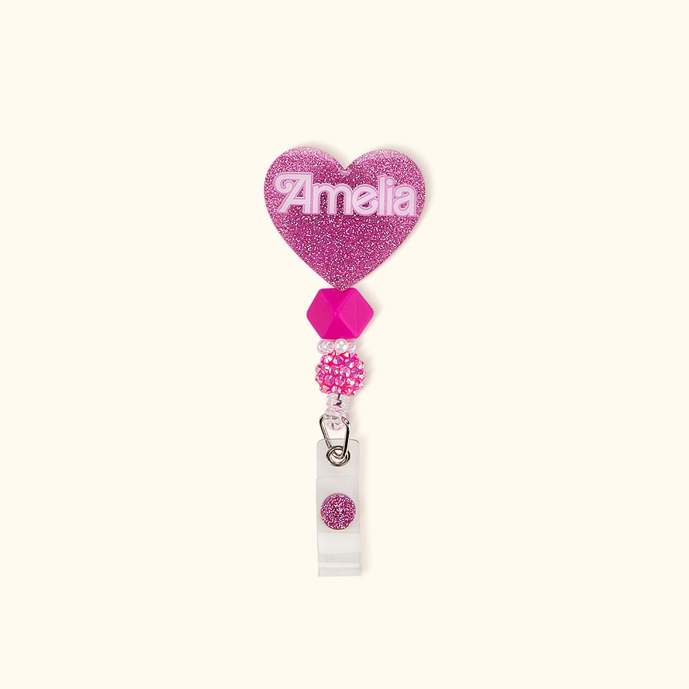 Porte-badge Rétractable en Acrylique Personnalisé Nom de Poupée Rose Vif avec Perles en Coeur Pailleté Cadeau d'Anniversaire pour Infirmière Médecin