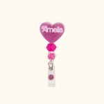 Personalisierte Hot Pink Doll Beaded Glitter Heart Acryl einziehbare Badge Reel mit Namen Geburtstag Krankenschwester Woche Geschenk für Krankenschwes