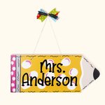 Personalisierte Bleistift hölzerne Willkommen hängende Zeichen mit Namen und Fliege Klassenzimmer Büro Dekor zurück zu Schule Lehrer Tag Geschenk für 