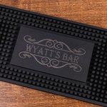Personalisierte rutschfeste schwarze Gummimatte mit eingraviertem Namen Geburtstag Vatertag Bar Dekor Geschenk für ihn