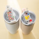Personalisierte Graffiti-Letter Namensschild Schild Topper für 20oz 30oz 40oz Stanley Becher Zubehör Geburtstag Lehrer Tag Anerkennung Geschenk für Le