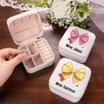 Boîte à Bijoux en Cuir Personnalisée avec Prénom Style Nœud Papillon à Crayon Cadeau de Remerciement Retour à l'École pour Enseignant