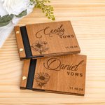 Lot de 2 livrets de vœux de mariage en bois avec nom et fleur de naissance gravés Cadeau de mariage pour les mariés